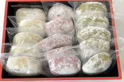 L白粉三色モチ重箱（15個入り）